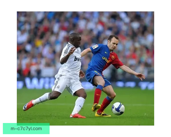 东京绿茵致敬拉莫斯赠球衣陪看揭幕战